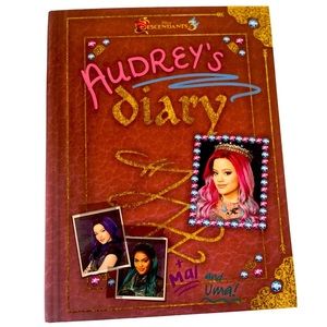 ✨disney’s Descendants 3: Brand new hard cover book ✨